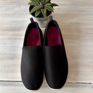 Black Skechers Go Walk Slip-Ins Women’s Sneakers. Size: 8.5